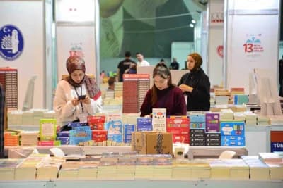 Çorum’da 13. Kitap ve Kültür Günleri açılışında stantlar ve ziyaretçiler